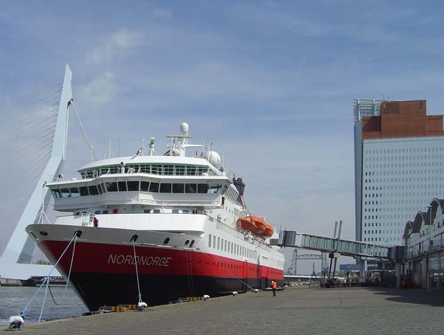 Cruiseschip ms Nordnorge van Hurtigruten aan de Cruise Terminal Rotterdam